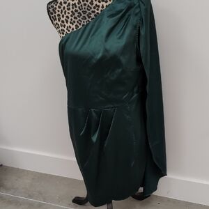 Elegant Green One-Shoulder Dress